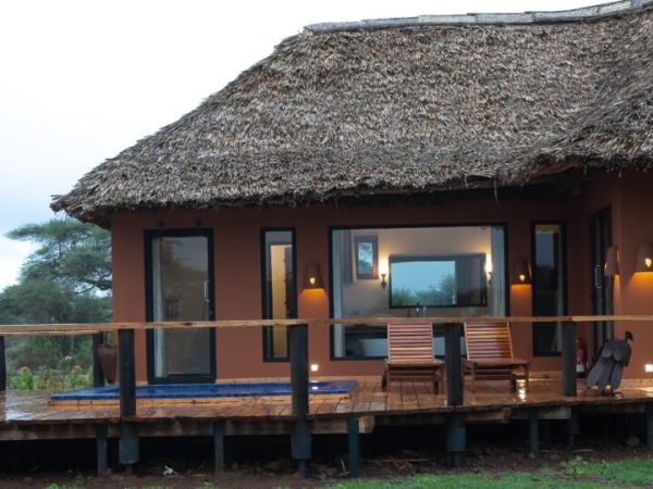 8-DAY KENYA–TANZANIA SAFARI FROM NAIROBI TO SERENGETI VIA NGORONGORO. MID-RANGE LODGES, THRILLING WILDLIFE, AND UNFORGETTABLE AFRICAN LANDSCAPES.